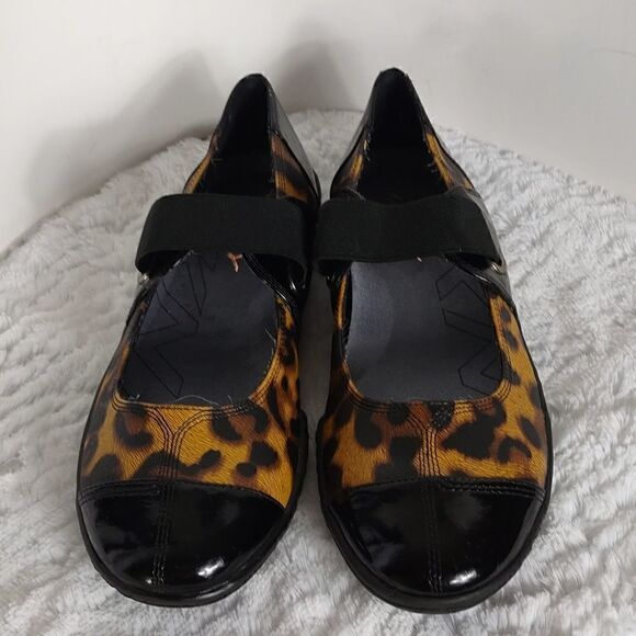 DKNY Animal Print MaryJane Woman's Flats - Picture 2 of 7